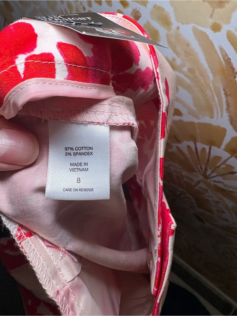 NWT New York & Company Pink Floral Pull-On Capri Pants | Slim Stretch Crop - Picture 4 of 12